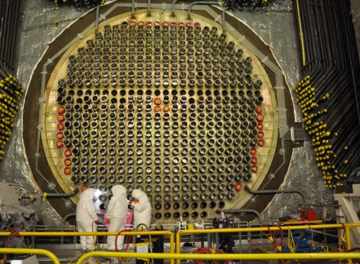 Запуск ядерного реактора. Тяжеловодный реактор АЭС. Тяжеловодный ядерный реактор (Candu). АМБ-100 реактор. Канадские тяжеловодные реакторы.